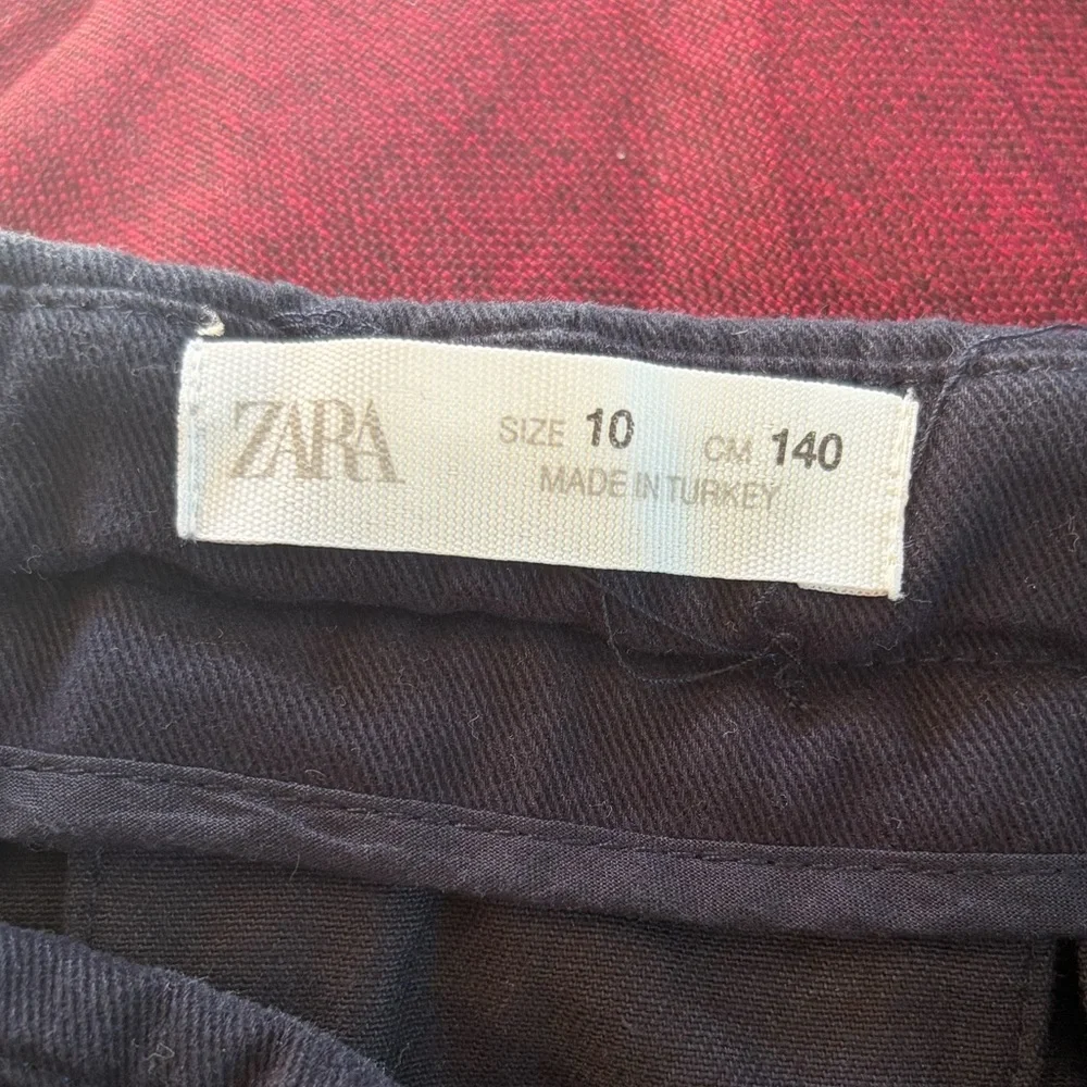 Zara Girls Navy Blue Pleated Mini Skirt with Buckle Detail Raw Hem Size 10 Kids